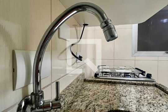 Cozinha de apartamento para alugar com 1 quarto, 42m² em Cambuí, Campinas
