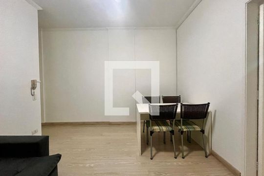 Sala de apartamento para alugar com 1 quarto, 42m² em Cambuí, Campinas