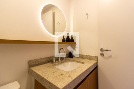 Banheiro de kitnet/studio para alugar com 1 quarto, 27m² em Sumaré, São Paulo