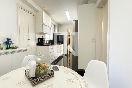 Apartamento à venda com 3 quartos, 141m² em Chora Menino, São Paulo