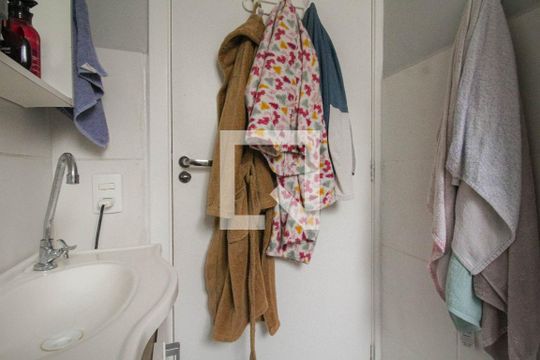 Banheiro de apartamento para alugar com 2 quartos, 41m² em Rio Branco, Canoas
