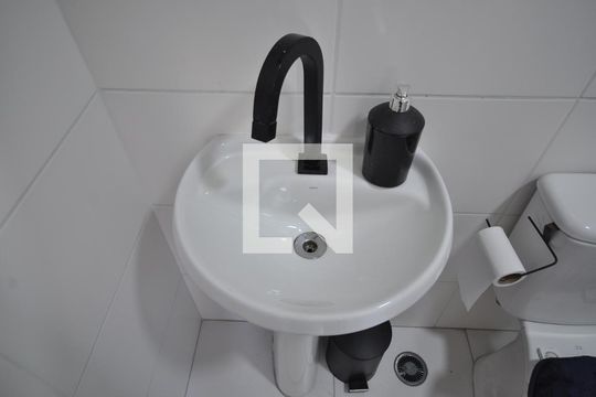 Banheiro de apartamento à venda com 1 quarto, 32m² em Vila Guilherme, São Paulo