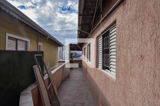 Entrada de casa para alugar com 2 quartos, 60m² em Parque Industrial das Oliveiras, Taboão da Serra