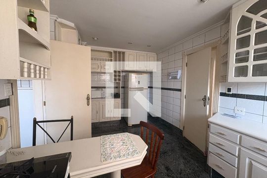 Cozinha de apartamento à venda com 4 quartos, 250m² em Morro dos Ingleses, São Paulo