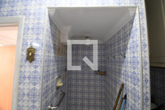 Banheiro de apartamento à venda com 2 quartos, 94m² em Centro, Campinas
