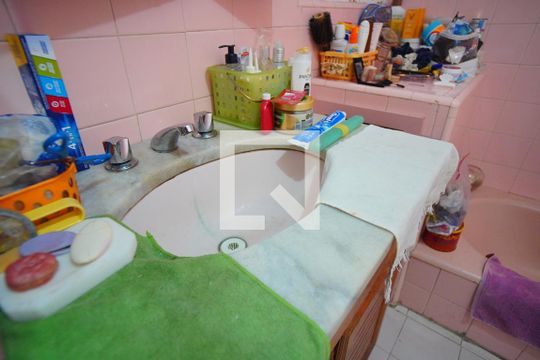 Banheiro Corredor de apartamento para alugar com 4 quartos, 130m² em Auxiliadora, Porto Alegre