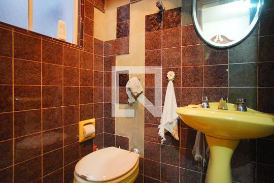Lavabo de apartamento para alugar com 4 quartos, 130m² em Auxiliadora, Porto Alegre