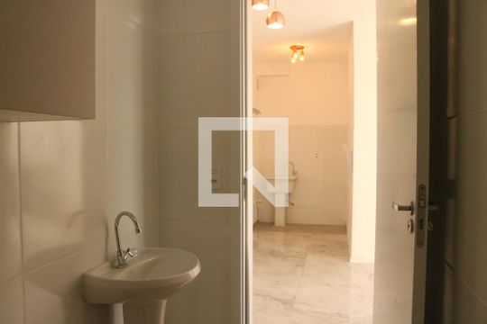 Banheiro de apartamento para alugar com 2 quartos, 37m² em Lapa, São Paulo