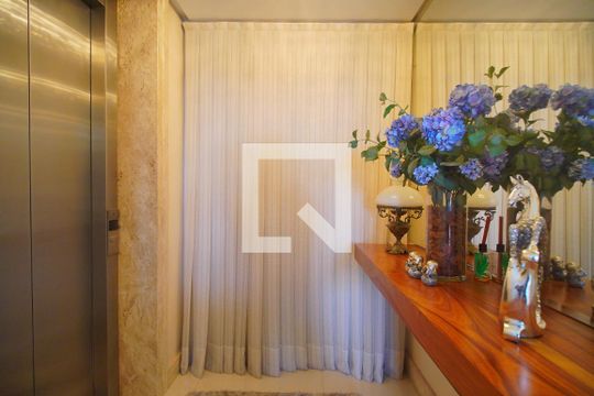 Hall de entrada de apartamento à venda com 2 quartos, 193m² em Morro do Espelho, São Leopoldo
