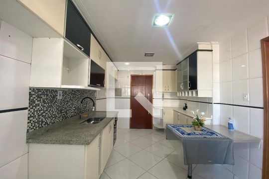 Cozinha de apartamento à venda com 3 quartos, 128m² em Vila da Penha, Rio de Janeiro