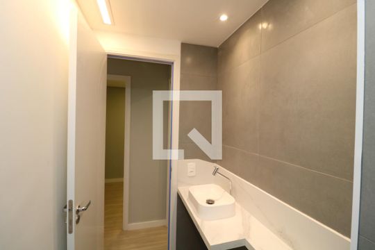 Banheiro de apartamento para alugar com 2 quartos, 36m² em Jardim Adutora, São Paulo