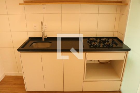 Cozinha de apartamento para alugar com 1 quarto, 37m² em Barra Funda, São Paulo