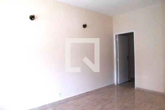 Casa à venda com 6 quartos, 300m² em Parque das Nações, Santo André