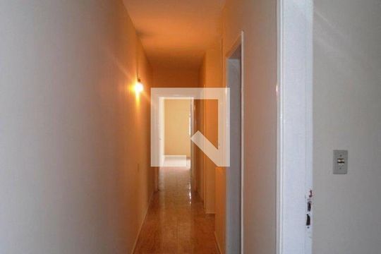 Casa à venda com 6 quartos, 300m² em Parque das Nações, Santo André