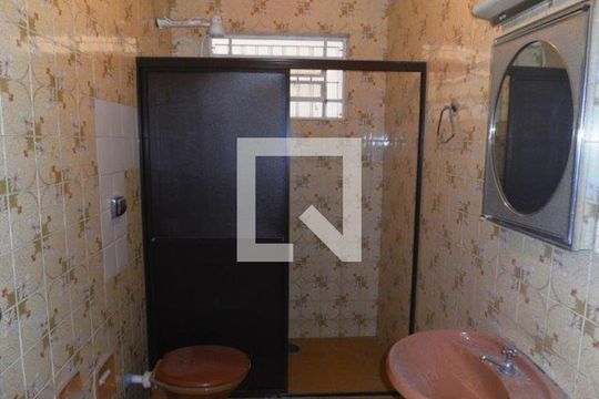 Casa à venda com 6 quartos, 300m² em Parque das Nações, Santo André