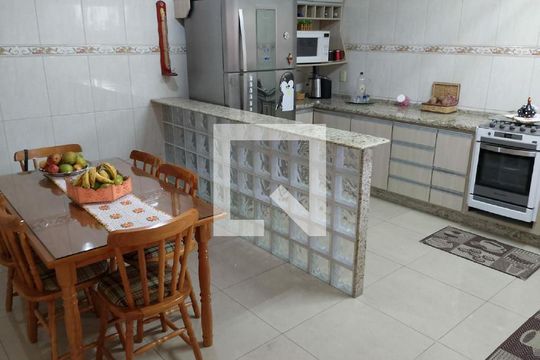 Casa à venda com 3 quartos, 150m² em Parque João Ramalho, Santo André
