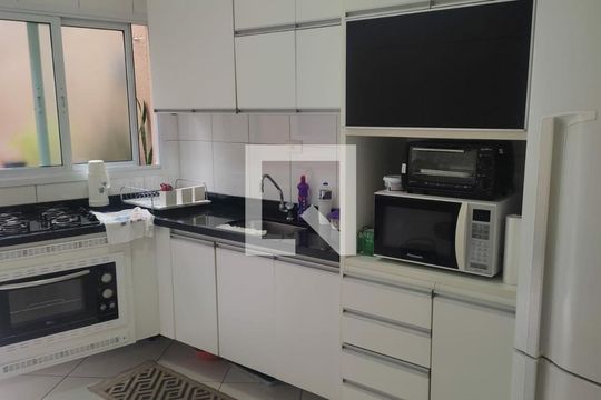 Casa à venda com 3 quartos, 100m² em Santa Terezinha, Santo André