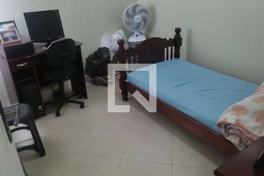 Casa à venda com 3 quartos, 100m² em Santa Terezinha, Santo André