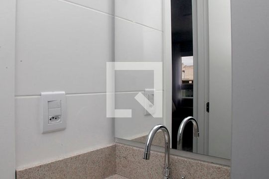 Banheiro de apartamento para alugar com 1 quarto, 30m² em Centro Histórico, Porto Alegre