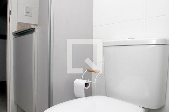 Banheiro de apartamento para alugar com 1 quarto, 30m² em Centro Histórico, Porto Alegre