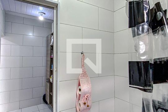 Banheiro de serviço de casa para alugar com 2 quartos, 96m² em Vila Regente Feijó, São Paulo