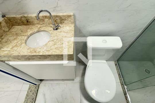 Banheiro de apartamento à venda com 2 quartos, 74m² em Jardim do Estádio, Santo André