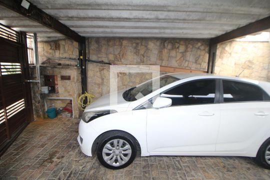 Garagem de casa para alugar com 4 quartos, 179m² em Jardim São Paulo, São Paulo