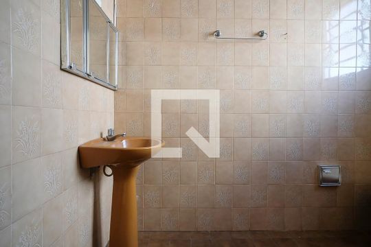Banheiro de casa à venda com 2 quartos, 400m² em Santa Maria, São Caetano do Sul