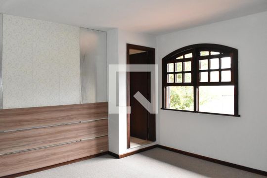 Suíte 1 de casa para alugar com 4 quartos, 255m² em São Braz, Curitiba