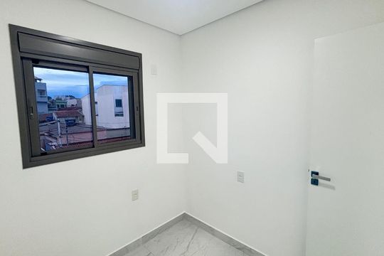 Quarto de apartamento à venda com 2 quartos, 112m² em Jardim do Estádio, Santo André