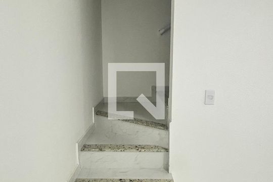 Escada de apartamento à venda com 2 quartos, 112m² em Jardim do Estádio, Santo André