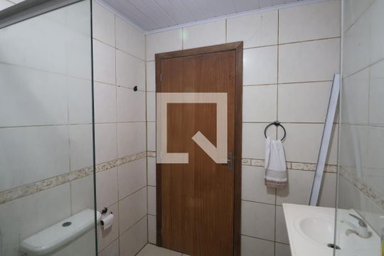 Banheiro 2 de casa à venda com 2 quartos, 112m² em Rio Branco, Canoas