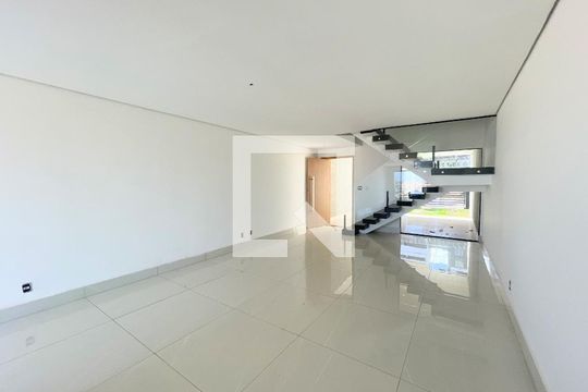 Sala de casa à venda com 3 quartos, 190m² em Manacás, Belo Horizonte