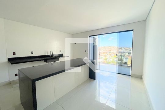 Cozinha de casa à venda com 3 quartos, 190m² em Manacás, Belo Horizonte