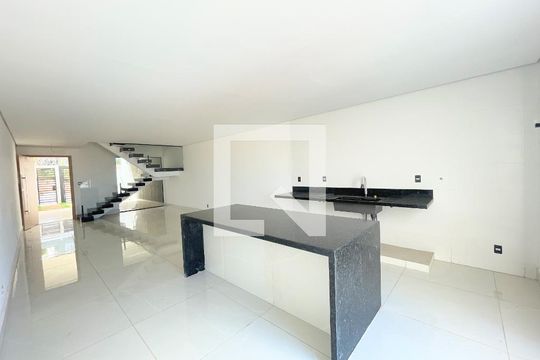 Cozinha de casa à venda com 3 quartos, 190m² em Manacás, Belo Horizonte