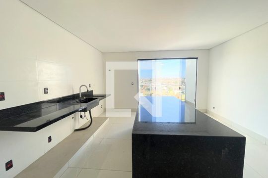 Cozinha de casa à venda com 3 quartos, 190m² em Manacás, Belo Horizonte