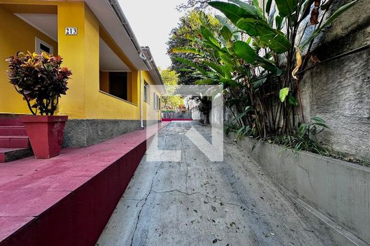 Garagem de casa à venda com 2 quartos, 114m² em Vila Cordeiro, São Paulo