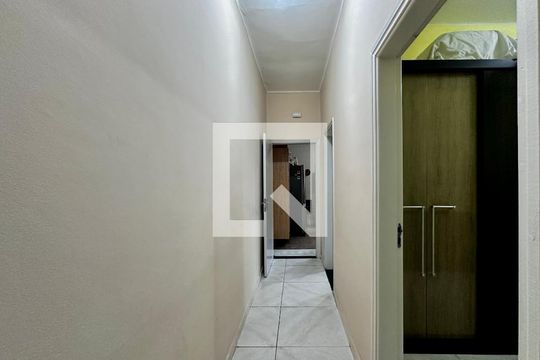 Corredor de casa à venda com 2 quartos, 114m² em Vila Cordeiro, São Paulo