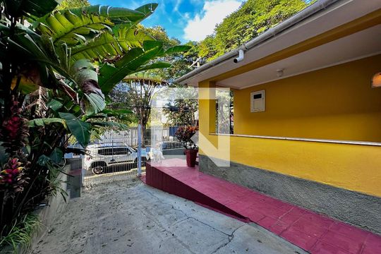 Garagem de casa à venda com 2 quartos, 114m² em Vila Cordeiro, São Paulo