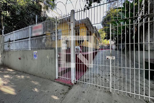Fachada de casa à venda com 2 quartos, 114m² em Vila Cordeiro, São Paulo