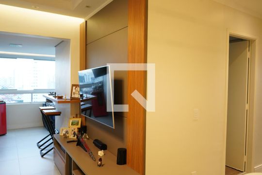 Sala de apartamento à venda com 3 quartos, 74m² em Vila Bertioga, São Paulo