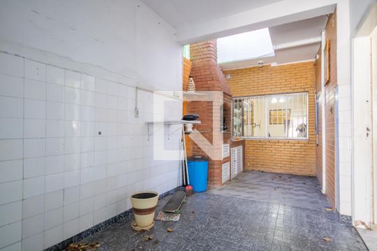 Garagem de casa para alugar com 3 quartos, 200m² em Jardim das Flores, Osasco