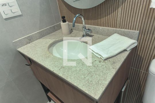 Banheiro de kitnet/studio para alugar com 1 quarto, 35m² em Campo Belo, São Paulo