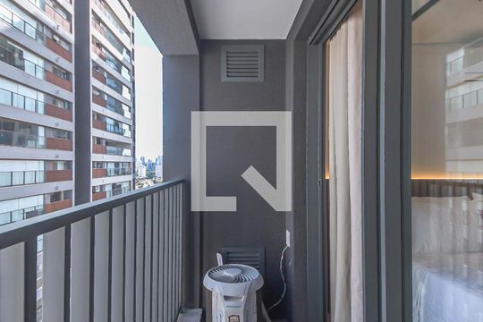 Varanda de kitnet/studio para alugar com 1 quarto, 35m² em Campo Belo, São Paulo