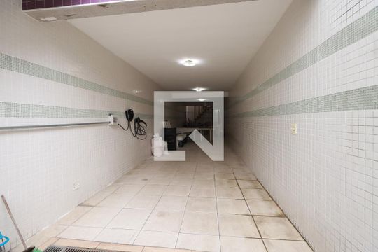 Garagem de casa à venda com 3 quartos, 170m² em Penha de França, São Paulo