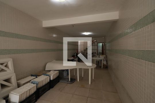 Garagem de casa à venda com 3 quartos, 170m² em Penha de França, São Paulo