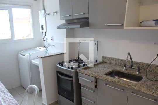 Cozinha e Área de Serviço de apartamento para alugar com 1 quarto, 38m² em Granja Viana, Cotia