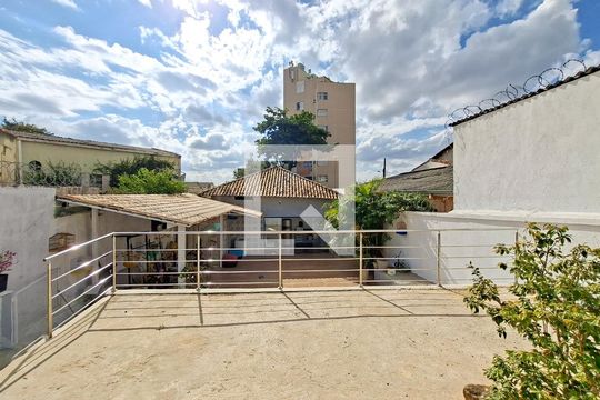 Quintal de casa à venda com 3 quartos, 140m² em Santa Tereza, Belo Horizonte