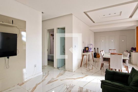 Sala de casa à venda com 3 quartos, 140m² em Santa Tereza, Belo Horizonte