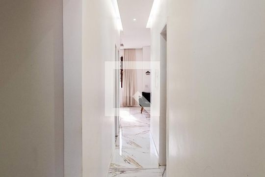 Corredor de casa à venda com 3 quartos, 140m² em Santa Tereza, Belo Horizonte